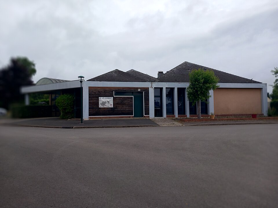 Salle des fêtes de Les Bordes, Les Bordes