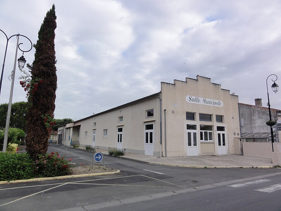 Salle municipale Colonel Favard, Les Gonds