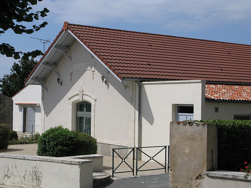 Salle des fêtes de Genouillé, Genouillé
